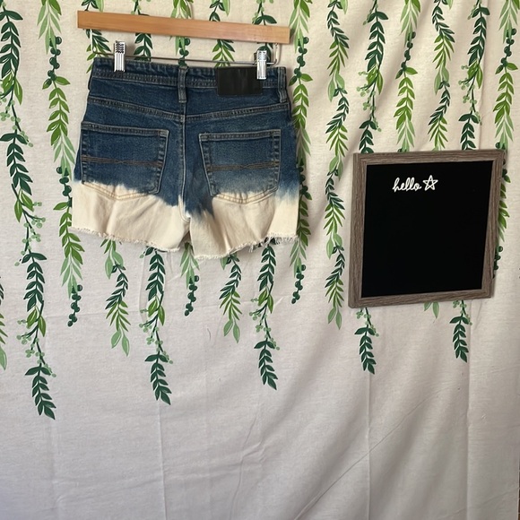 Express Jeans Dark shorts with bleached bottoms D2 - Picture 3 of 5